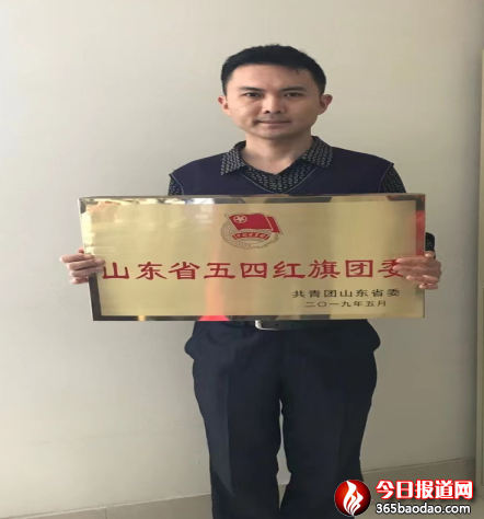 德藝雙馨藝術(shù)家梁峰的好人之路(9)1388.png