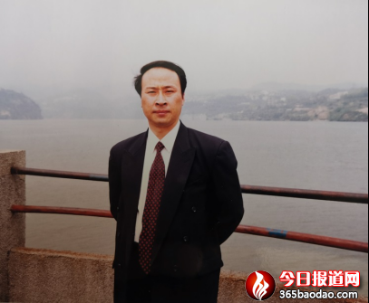 奉獻(xiàn)青春 無(wú)怨無(wú)悔1801.png