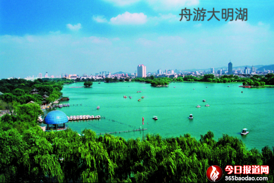 丁再獻(xiàn)陪郁文暢游大明湖4522.png